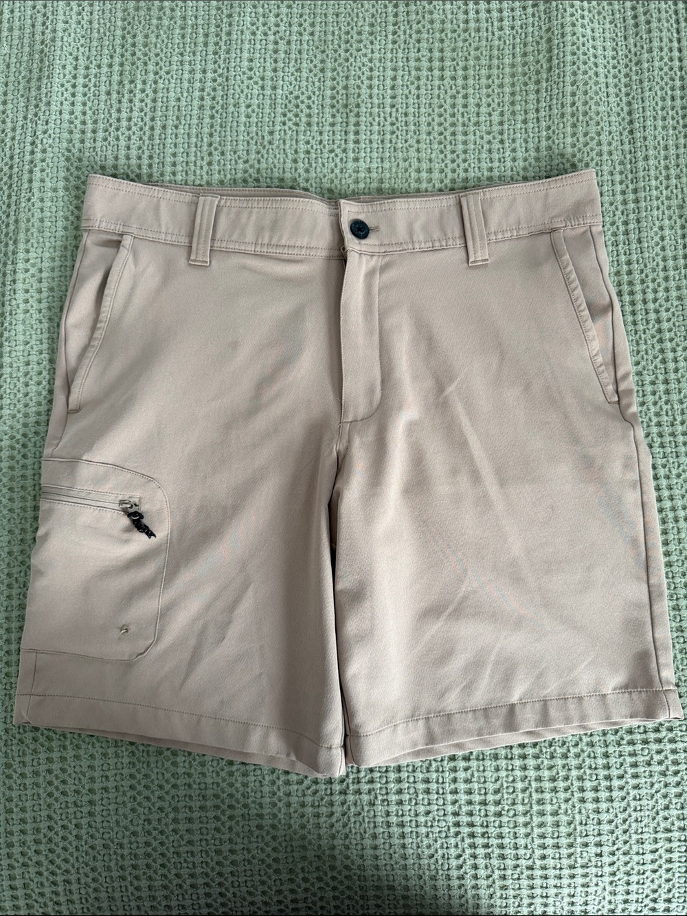 Men’s Magellan Outdoors Tan Cargo Shorts water resistant